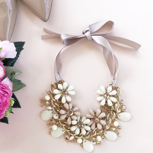 hwl boutique Jewelry - Handmade Floral Necklace